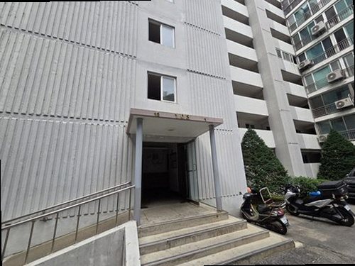 김포 누수탐지 천장에 번진 누수 흔적과 점검 준비 모습