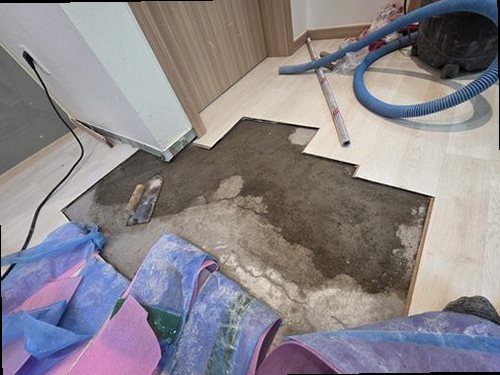 영도구 누수탐지 욕실 벽면과 배관 누수 흔적을 확인하는 현장 점검
