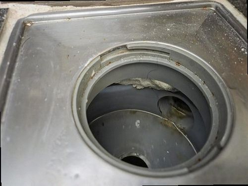 사상구 누수탐지 수도계량기 별침과 배관 압력을 점검하는 모습