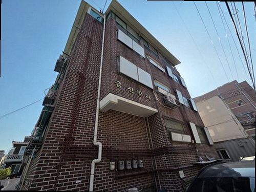 부산 중구 누수탐지 배관 경로와 누수 지점을 확인한 뒤 부분 굴착 범위를 표시한 모습