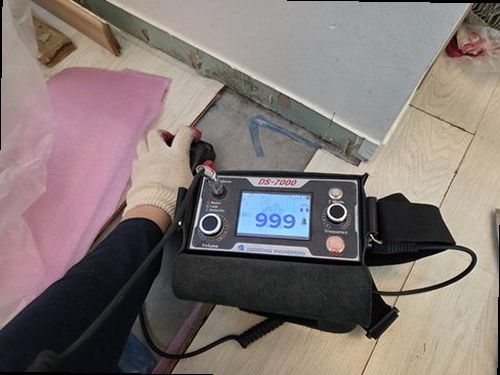 병점구 누수탐지 배관 압력 검사와 수분 측정을 진행하는 누수 점검 장비
