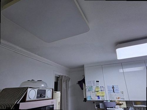 제물포구 누수탐지 천장 얼룩과 벽면 균열이 나타난 실내 누수 피해 현장