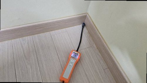 상록구 누수탐지 수도계량기 별침과 보일러 배관을 확인하는 모습