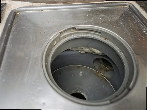 대전 서구 누수탐지 싱크대 하부장과 천장 누수 흔적을 확인하는 현장