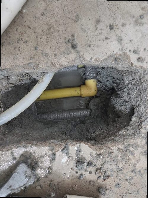 대전 서구 누수탐지 수도 배관과 난방 배관 구조를 확인하는 모습