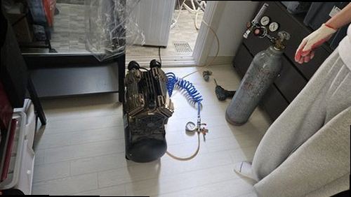 연수구 누수탐지 욕실 바닥 방수층과 배관 구조를 비교한 단면도