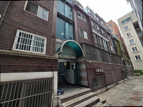 과천 누수탐지 수도계량기 별침과 욕실 누수 흔적을 확인하는 모습