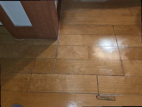 군포 누수탐지 배관 위치를 확인한 뒤 최소 범위로 바닥을 개방한 모습