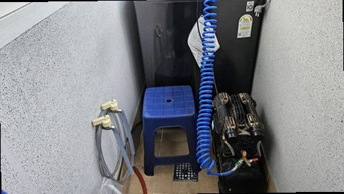 효행구 누수탐지 보일러 분배기와 압력 게이지를 확인하는 누수 진단 현장