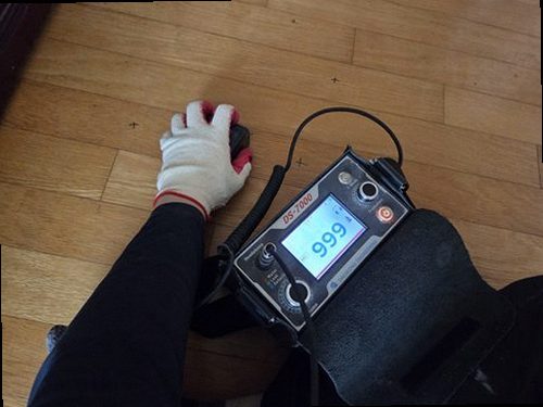 효행구 누수탐지 싱크대 하부장 내부와 급수 호스 연결부 점검 모습