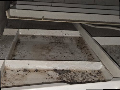 서대문구 누수탐지 수도계량기와 실내 배관 구조를 확인하는 누수 점검 모습