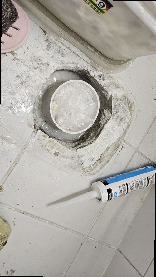 미추홀구 누수탐지 안방 벽면 물자국과 누수 원인을 확인하는 현장
