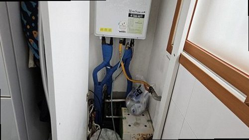 은평구 누수탐지 배관 수리 후 압력 유지 여부를 확인하는 장면