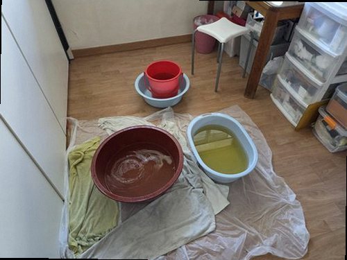 양천구 누수탐지 수도계량기 별침과 밸브를 확인하는 모습
