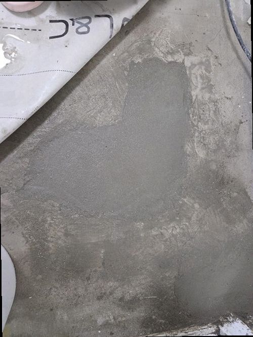 강남구 누수탐지 수도계량기 별침과 잠금 밸브를 확인하는 모습