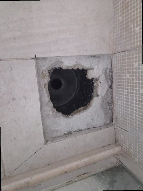 동두천 누수탐지 욕실 천장 물자국과 벽체 하단 수분 흔적을 확인하는 현장