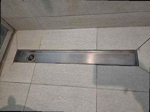 광진구 누수탐지 천장 물자국과 벽면 습기를 점검하는 모습