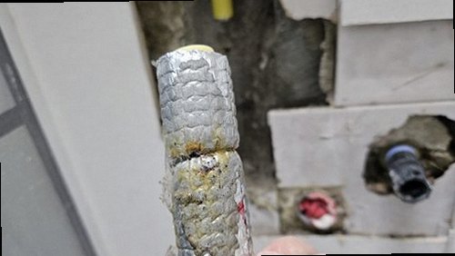대덕구 누수탐지 수도계량기와 보일러 배관을 확인하는 누수 점검 현장